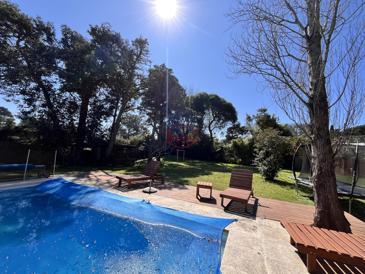 Casa ID.166852/Venta-casa-5-dormitorios-en-Playa-Mansa-Punta-del-Este - Venta casa 4 dormitorios Barrio Golf Punta del Este