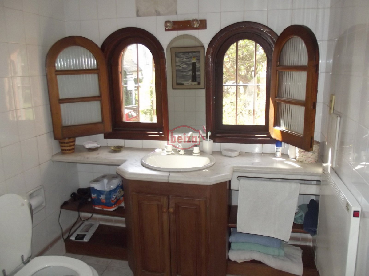 Casa ID.163566/Muy-buena-ubicación-a-metros-de-la-costa - Pinares - Casa de  4 dormitorios