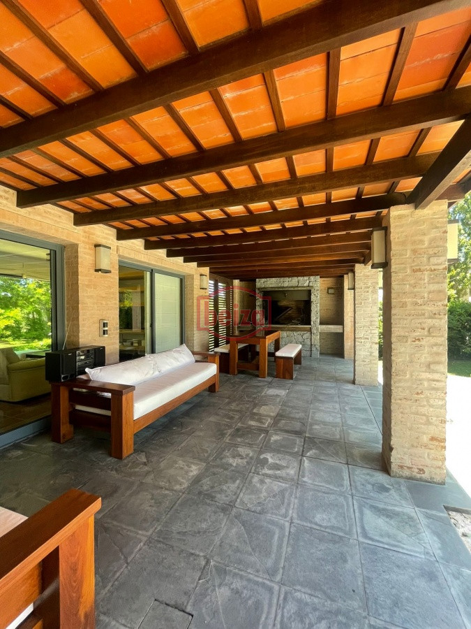 Casa ID.163182/Casa-en-venta-en-playa-Brava-a-solo-100-mts-del-mar.-4-dormitorios- -dep. - venta chalet Golf. 4 Dormitorios,  piscina.