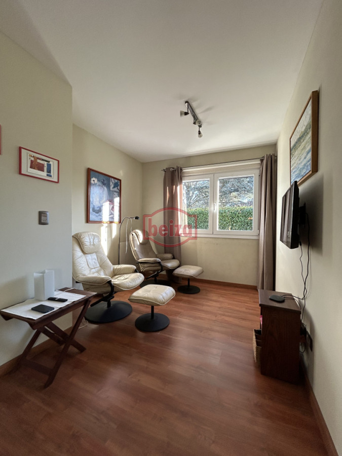 Casa ID.165932/Playa-Mansa-a-150-metros-de-la-costa - Venta. Playa Mansa. 3 Dormitorios. Excelente calidad constructiva.