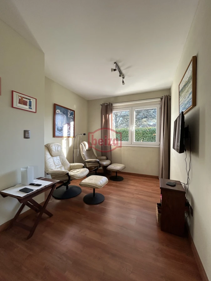 Casa ID.165932 - Venta. Playa Mansa. 3 Dormitorios. Excelente calidad constructiva.