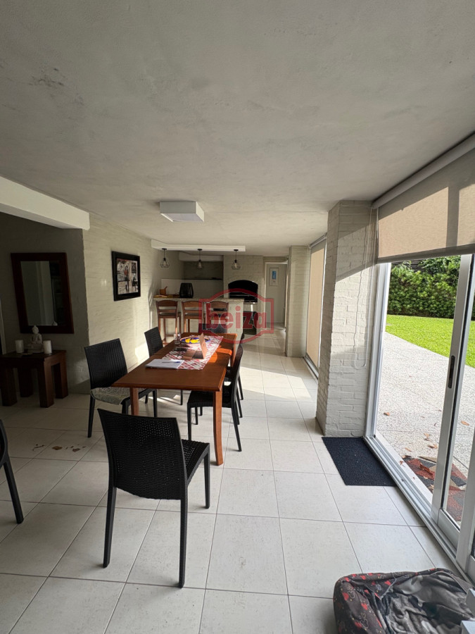 Casa ID.166634/Casa-de-3-Dormitorios-en-Manantiales - Casa en parada a 100 metros del mar, 
