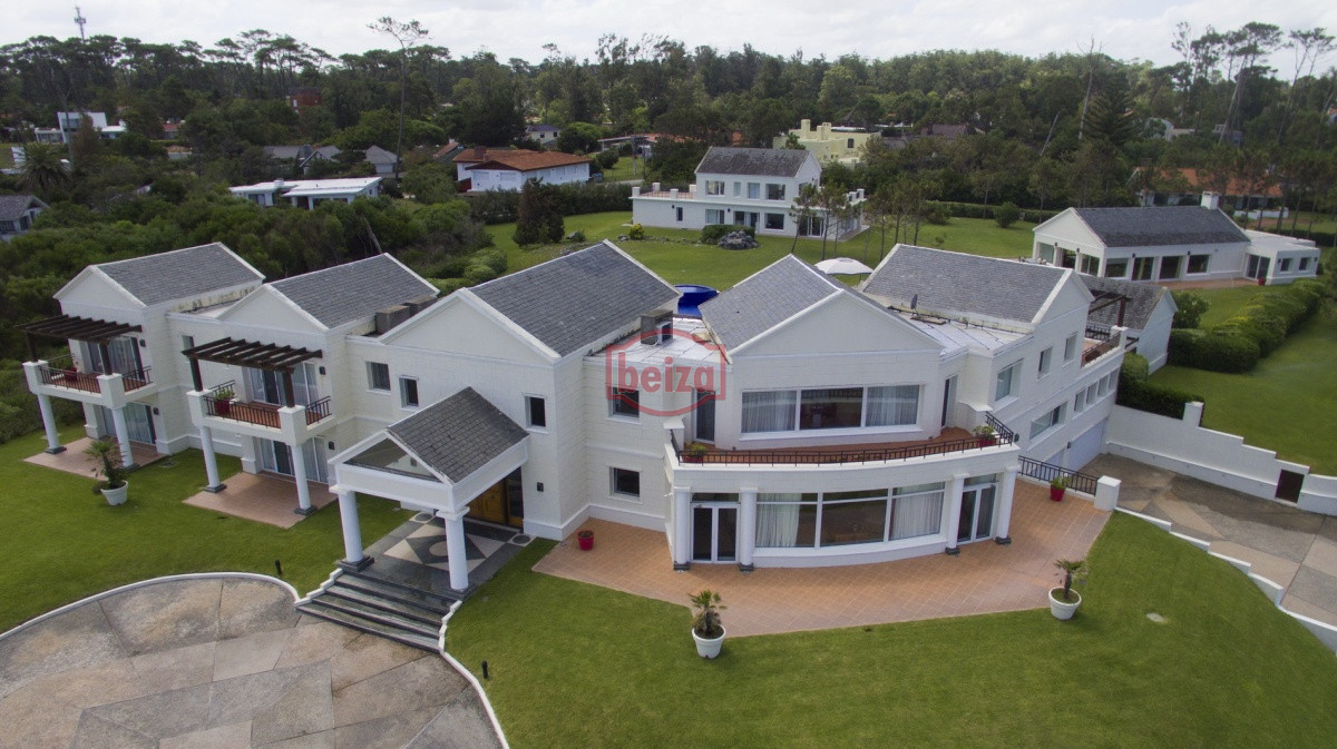 Casa ID.163770/Excelente-casa-moderna-en-Tio-tom,-pegada-al-mar - EXCLUSIVA PROPIEDAD Frente a la bahía, en lo alto y con una vista majestuosa al atardecer.