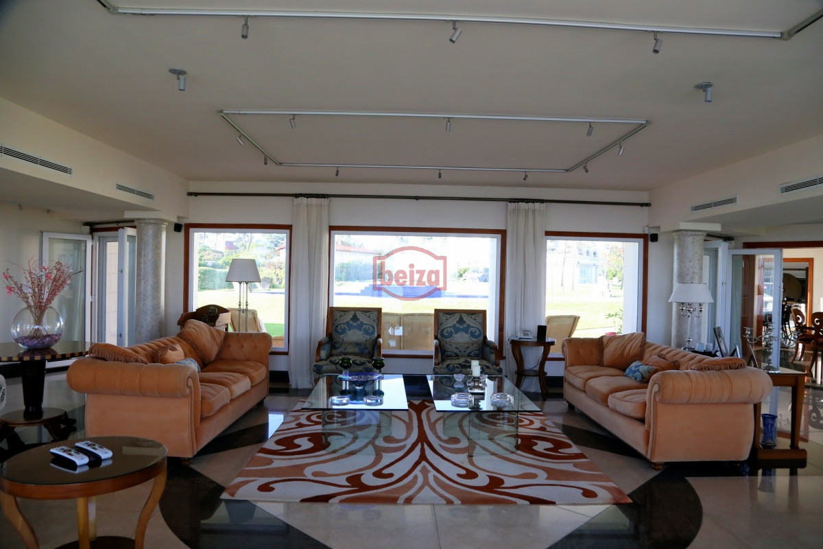 Casa ID.163770/Excelente-casa-moderna-en-Tio-tom,-pegada-al-mar - EXCLUSIVA PROPIEDAD Frente a la bahía, en lo alto y con una vista majestuosa al atardecer.