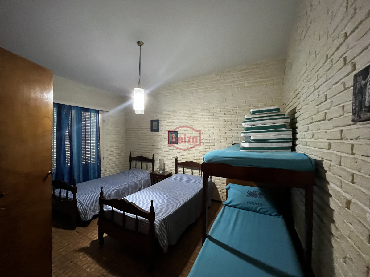 Casa ID.166889/Amplia-casa-de-7-dormitorios-en-Punta-del-Este - Venta casa sobre avenida Italia punta del este ideal inversores