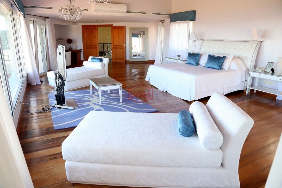 Casa ID.163770/Excelente-casa-moderna-en-Tio-tom,-pegada-al-mar - EXCLUSIVA PROPIEDAD Frente a la bahía, en lo alto y con una vista majestuosa al atardecer.