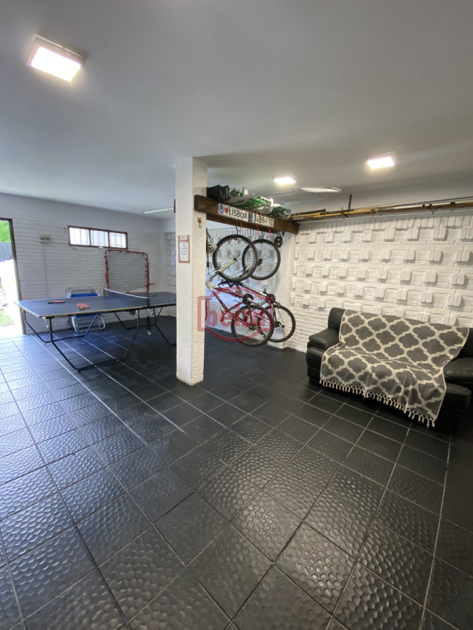 Casa ID.166647/Casa-en-parada-a-100-metros-del-mar,- - Amplia Casa de 4 dormitorios y 3 baños en Mansa 