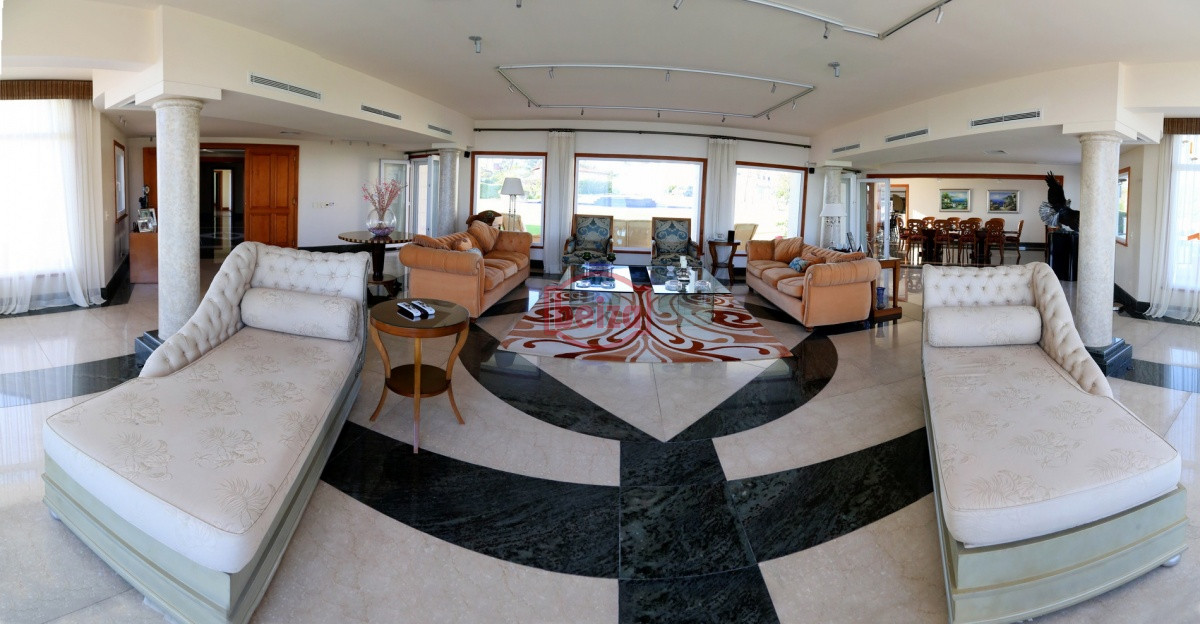 Casa ID.163770/Excelente-casa-moderna-en-Tio-tom,-pegada-al-mar - EXCLUSIVA PROPIEDAD Frente a la bahía, en lo alto y con una vista majestuosa al atardecer.