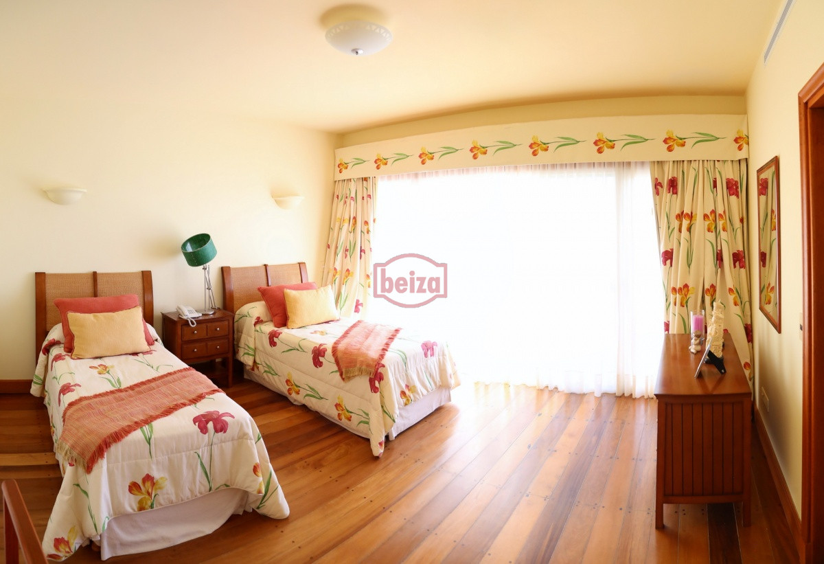 Casa ID.163770/Excelente-casa-moderna-en-Tio-tom,-pegada-al-mar - EXCLUSIVA PROPIEDAD Frente a la bahía, en lo alto y con una vista majestuosa al atardecer.
