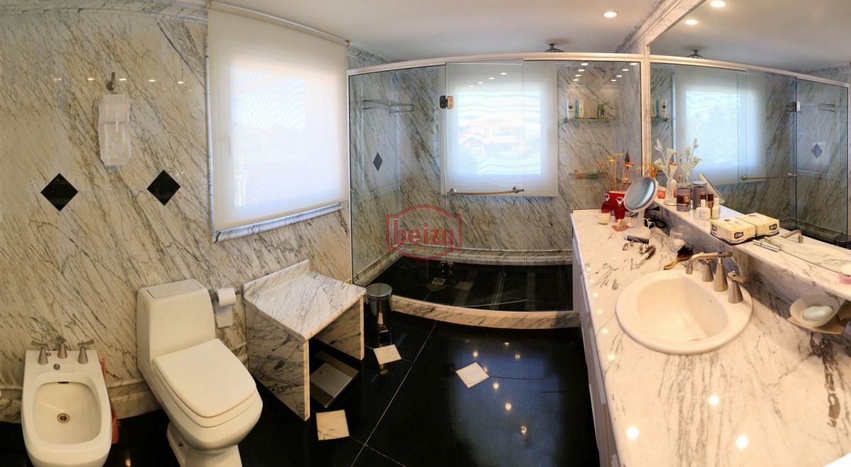 Casa ID.163770/Excelente-casa-moderna-en-Tio-tom,-pegada-al-mar - EXCLUSIVA PROPIEDAD Frente a la bahía, en lo alto y con una vista majestuosa al atardecer.