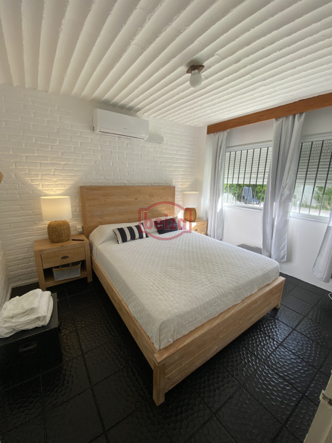 Casa ID.166647/Casa-en-parada-a-100-metros-del-mar,- - Amplia Casa de 4 dormitorios y 3 baños en Mansa 