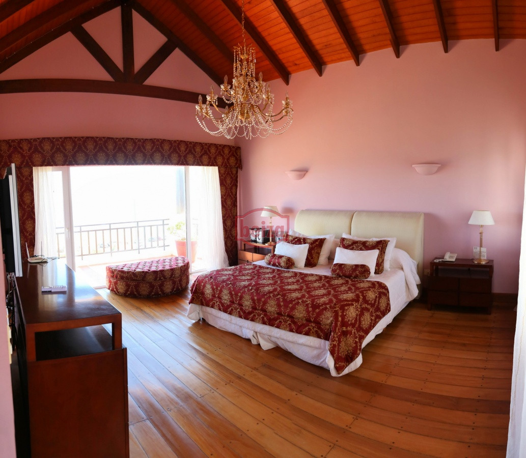 Casa ID.163770/Excelente-casa-moderna-en-Tio-tom,-pegada-al-mar - EXCLUSIVA PROPIEDAD Frente a la bahía, en lo alto y con una vista majestuosa al atardecer.