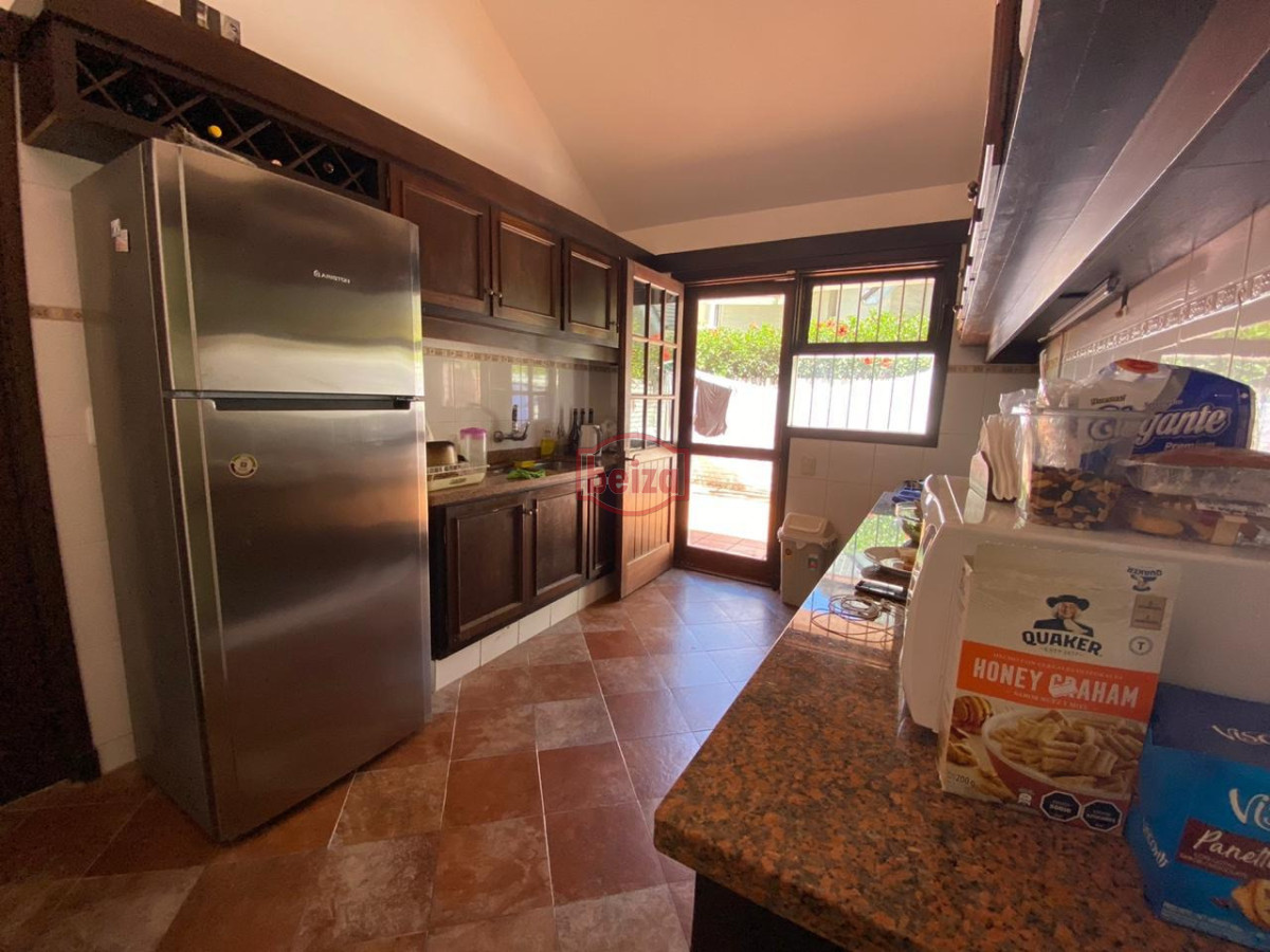 Casa ID.163129/Casa-en-Mansa,-5-dormitorios-* - casa muy bien ubicada en alquiler