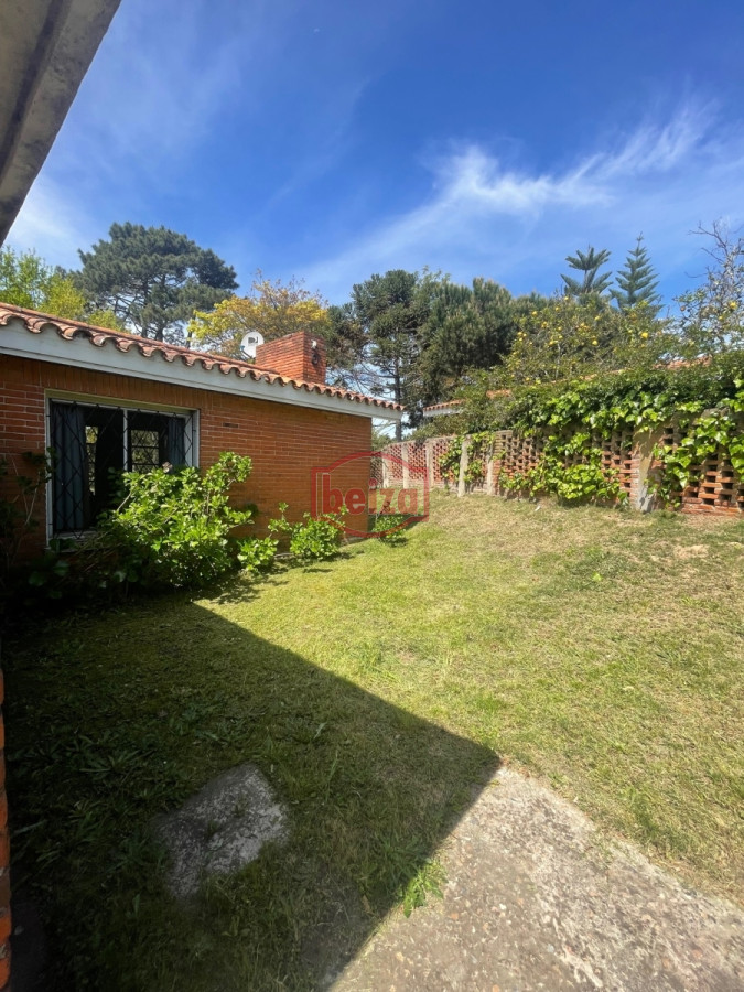 Casa ID.166171/Venta-Complejo-de-7-Bungalows-Bello-Horizonte-a-pasos-del-Mar - Casa en venta para clinica