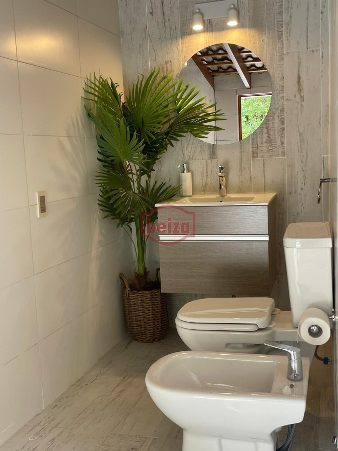 Casa ID.166879/Casa-de-3-Dormitorios-en-Manantiales - Alquiler casa 4 dormitorios a pasos del mar playa brava Punta del Este