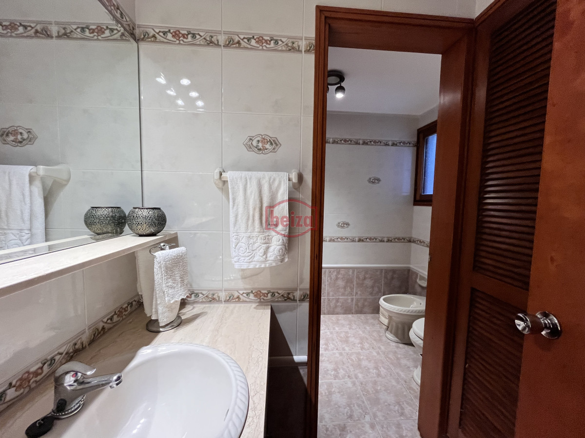 Casa ID.166879/Casa-de-3-Dormitorios-en-Manantiales - Alquiler casa 4 dormitorios a pasos del mar playa brava Punta del Este