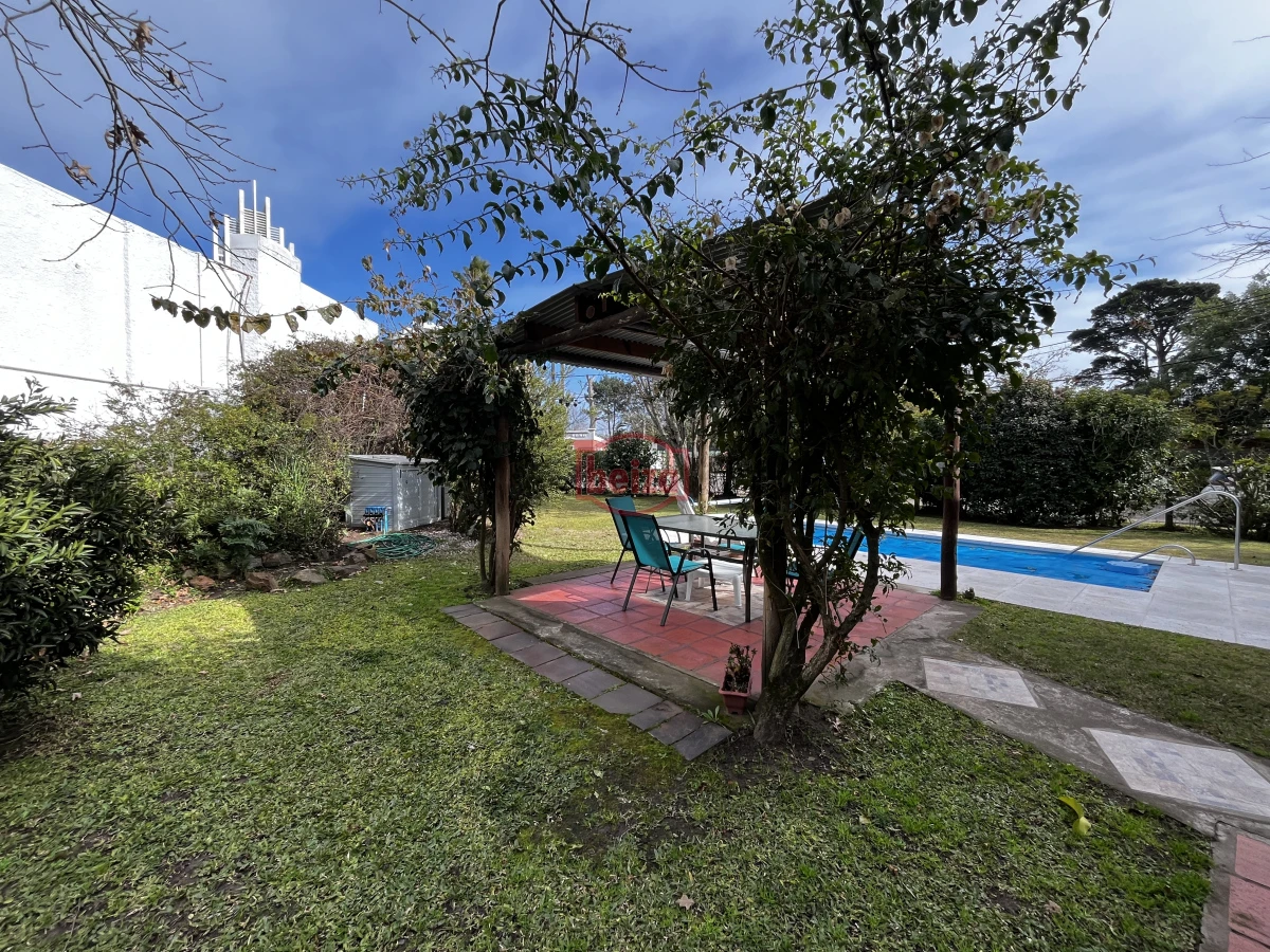 Casa ID.166894/CASA-EN-PROPIEDAD-HORIZONTAL,-EN-ZONA-DE-TIO-TOM - Venta casa 5 dormitorios Barrio Mónaco Punta del Este