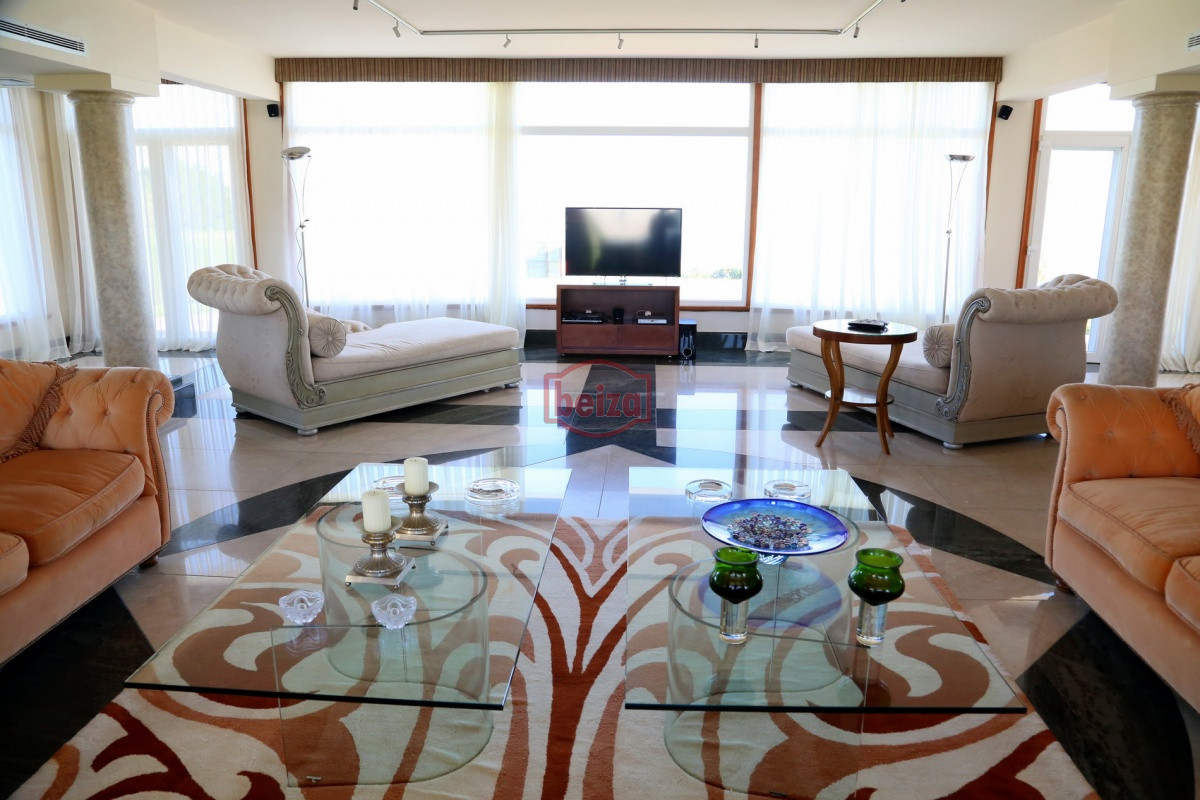 Casa ID.163770/Excelente-casa-moderna-en-Tio-tom,-pegada-al-mar - EXCLUSIVA PROPIEDAD Frente a la bahía, en lo alto y con una vista majestuosa al atardecer.