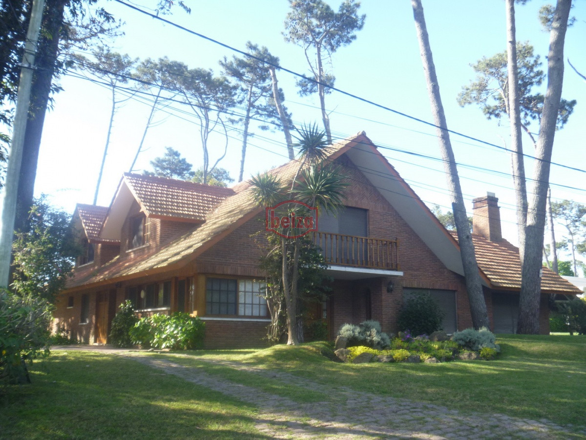 Casa ID.163123/Casa-en-Mansa,-3-dormitorios- - Casa en Mansa, 5 dormitorios *
