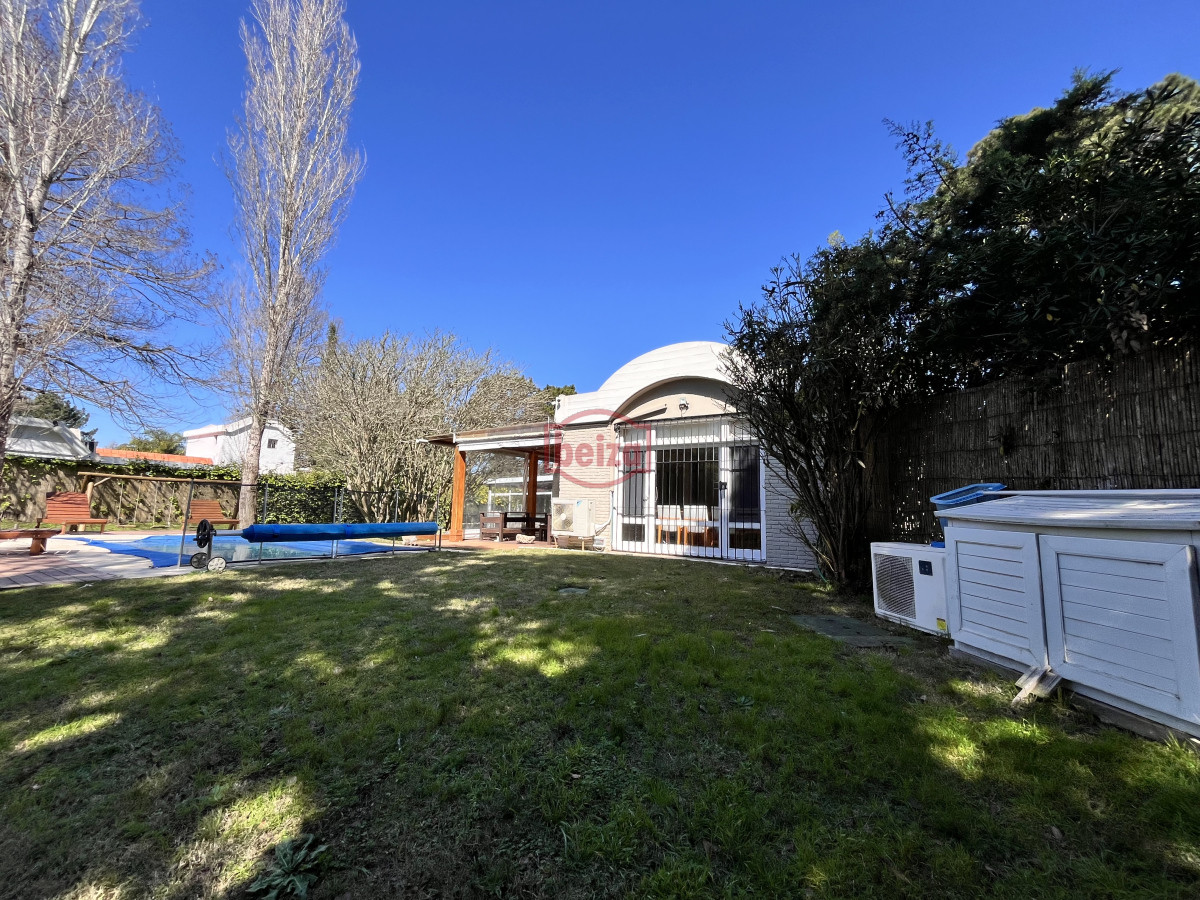 Casa ID.166852/Venta-casa-5-dormitorios-en-Playa-Mansa-Punta-del-Este - Venta casa 4 dormitorios Barrio Golf Punta del Este