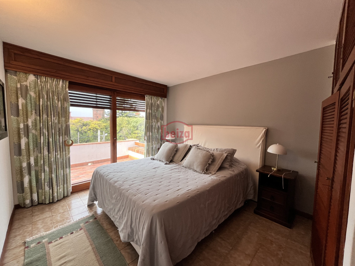 Casa ID.166879/Casa-de-3-Dormitorios-en-Manantiales - Alquiler casa 4 dormitorios a pasos del mar playa brava Punta del Este