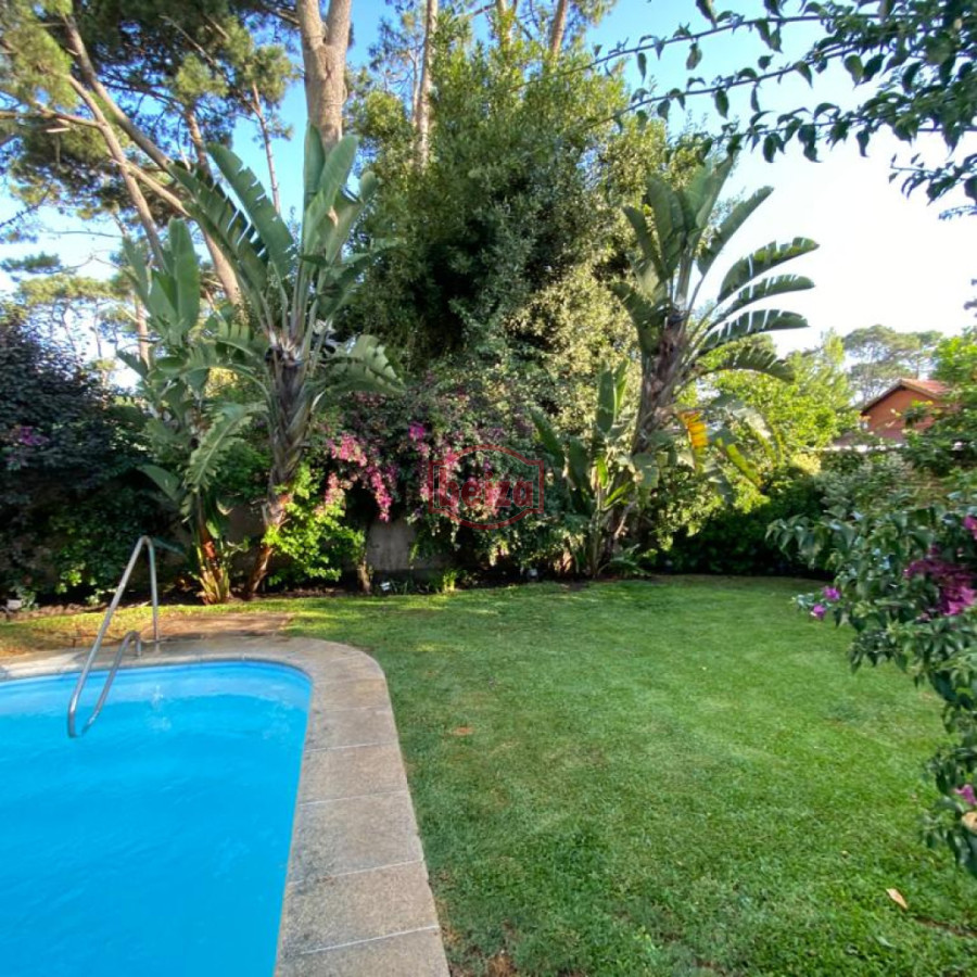 Casa ID.164834/Casa-en-Venta-de-5-dormitorios-en-San-Rafael-,-Punta-del-este- - Venta en Mansa de 4 dormitorios pileta
