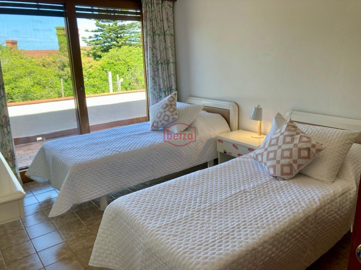 Casa ID.166879/Casa-de-3-Dormitorios-en-Manantiales - Alquiler casa 4 dormitorios a pasos del mar playa brava Punta del Este