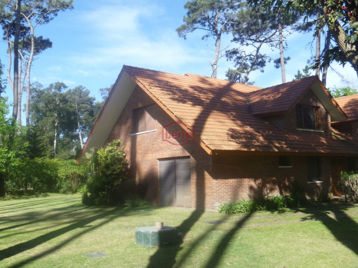 Casa ID.163123/Casa-en-Mansa,-3-dormitorios- - Casa en Mansa, 5 dormitorios *
