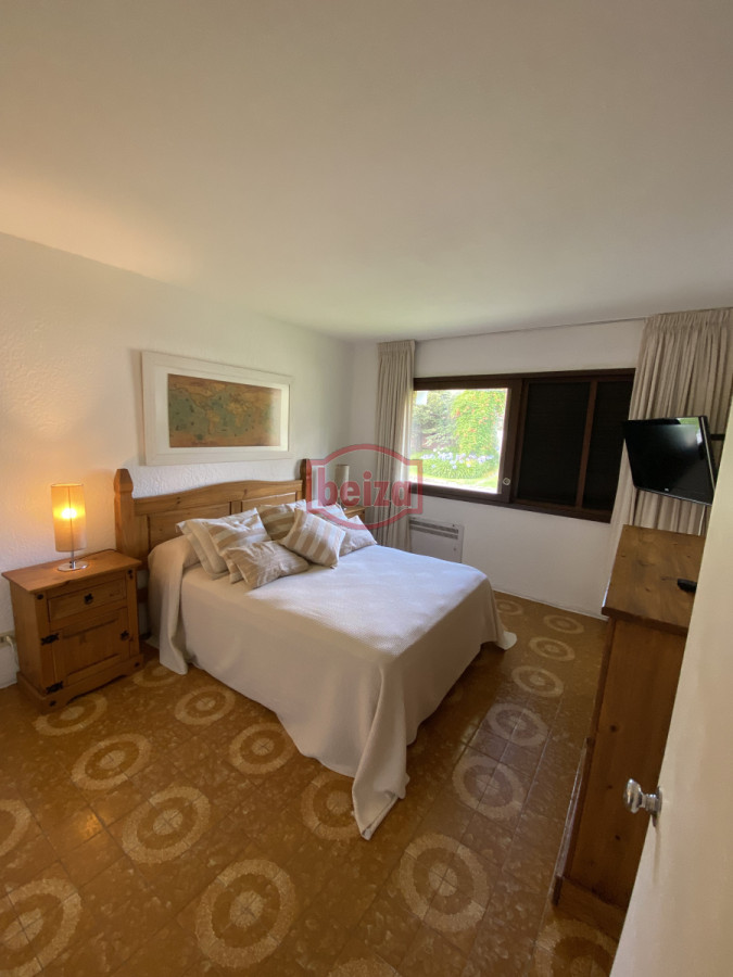 Casa ID.166647/Casa-en-parada-a-100-metros-del-mar,- - Amplia Casa de 4 dormitorios y 3 baños en Mansa 