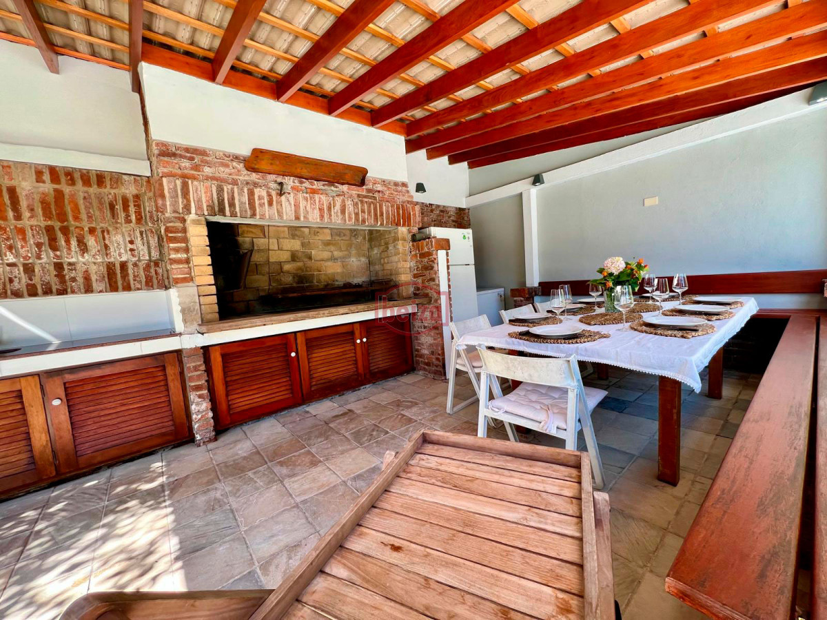 Casa ID.166879/Casa-de-3-Dormitorios-en-Manantiales - Alquiler casa 4 dormitorios a pasos del mar playa brava Punta del Este