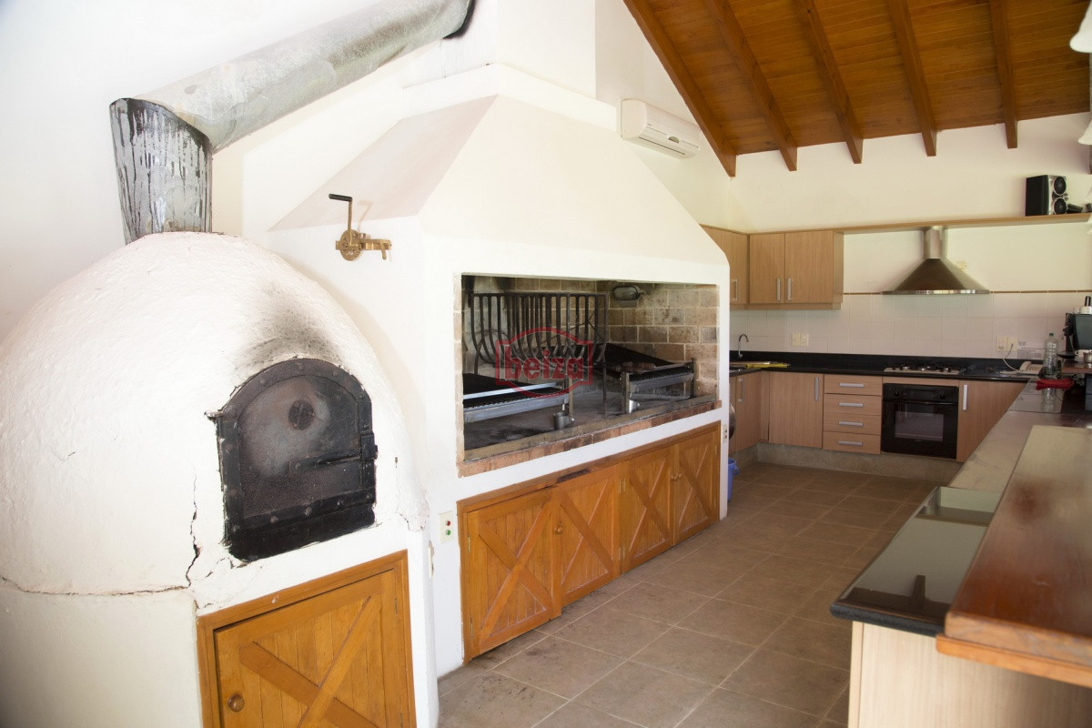 Casa ID.163770/Excelente-casa-moderna-en-Tio-tom,-pegada-al-mar - EXCLUSIVA PROPIEDAD Frente a la bahía, en lo alto y con una vista majestuosa al atardecer.