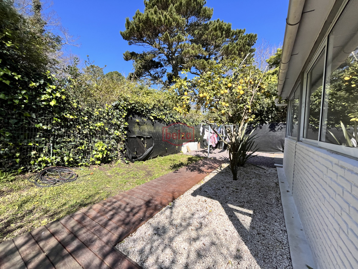 Casa ID.166852/Venta-casa-5-dormitorios-en-Playa-Mansa-Punta-del-Este - Venta casa 4 dormitorios Barrio Golf Punta del Este