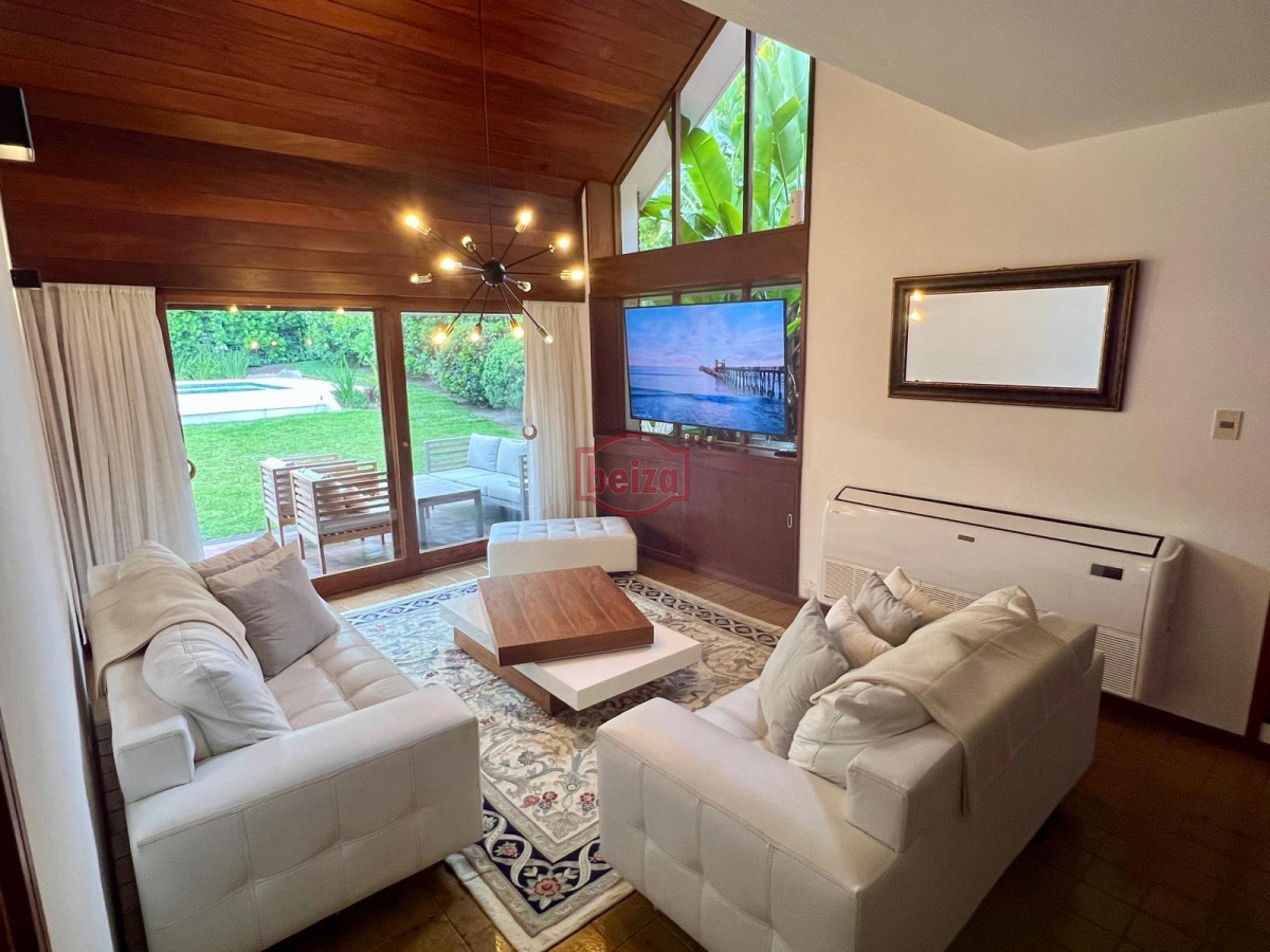 Casa ID.166879/Casa-de-3-Dormitorios-en-Manantiales - Alquiler casa 4 dormitorios a pasos del mar playa brava Punta del Este