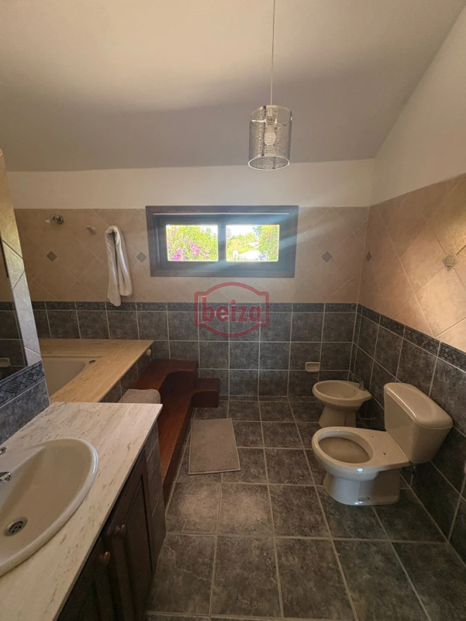 Casa ID.167008/mansa-una-cuadra-del-mar - Alquiler amplia casa 5 dormitorios