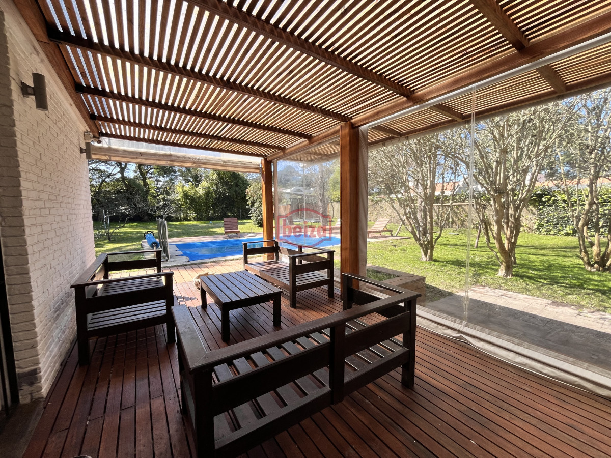 Casa ID.166852/Venta-casa-5-dormitorios-en-Playa-Mansa-Punta-del-Este - Venta casa 4 dormitorios Barrio Golf Punta del Este