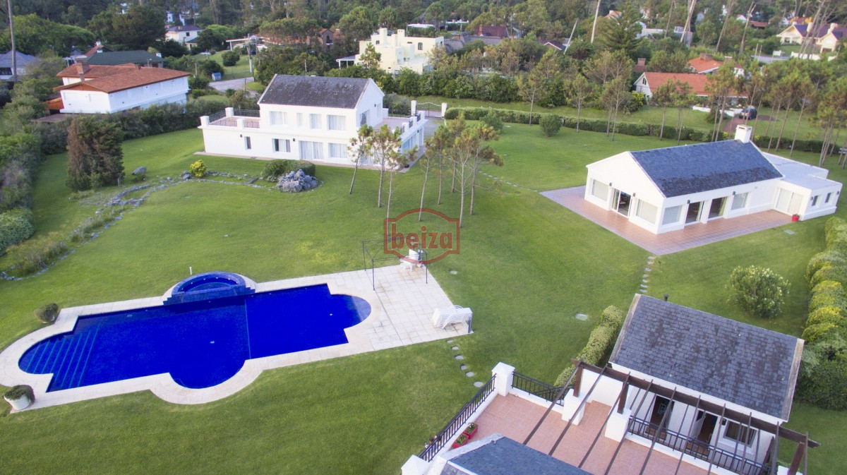 Casa ID.163770/Excelente-casa-moderna-en-Tio-tom,-pegada-al-mar - EXCLUSIVA PROPIEDAD Frente a la bahía, en lo alto y con una vista majestuosa al atardecer.