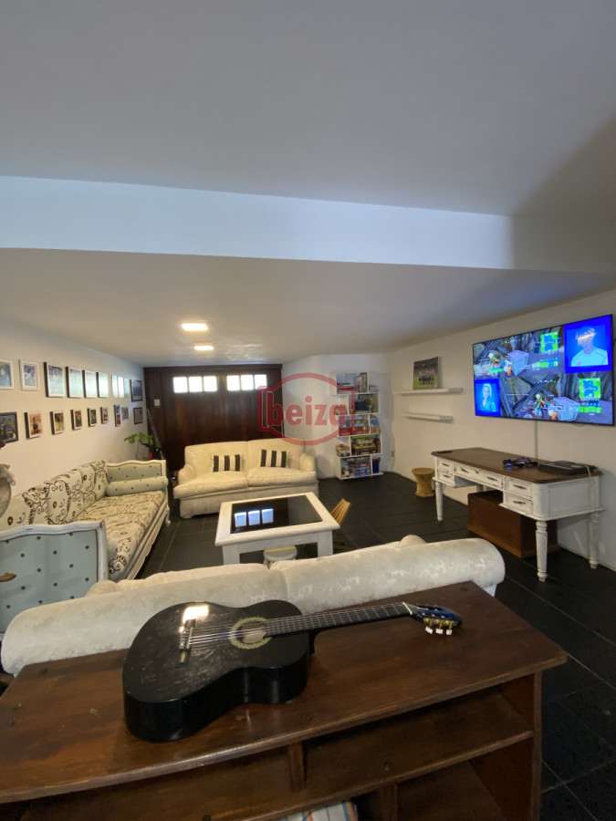 Casa ID.166647/Casa-en-parada-a-100-metros-del-mar,- - Amplia Casa de 4 dormitorios y 3 baños en Mansa 