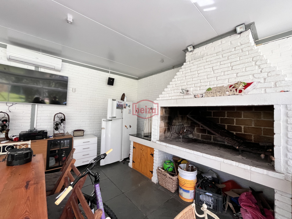 Casa ID.166852/Venta-casa-5-dormitorios-en-Playa-Mansa-Punta-del-Este - Venta casa 4 dormitorios Barrio Golf Punta del Este