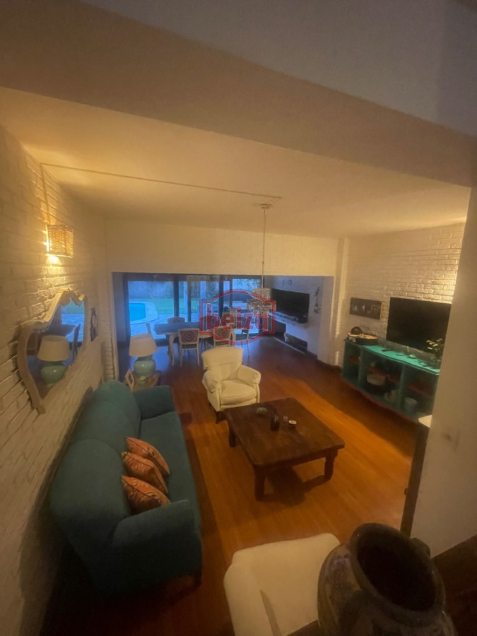 Casa ID.164834/En-venta-y-Alquiler..-imperdible-oportunidad..-a-metros-del-mar!!! - Venta en Mansa de 4 dormitorios pileta