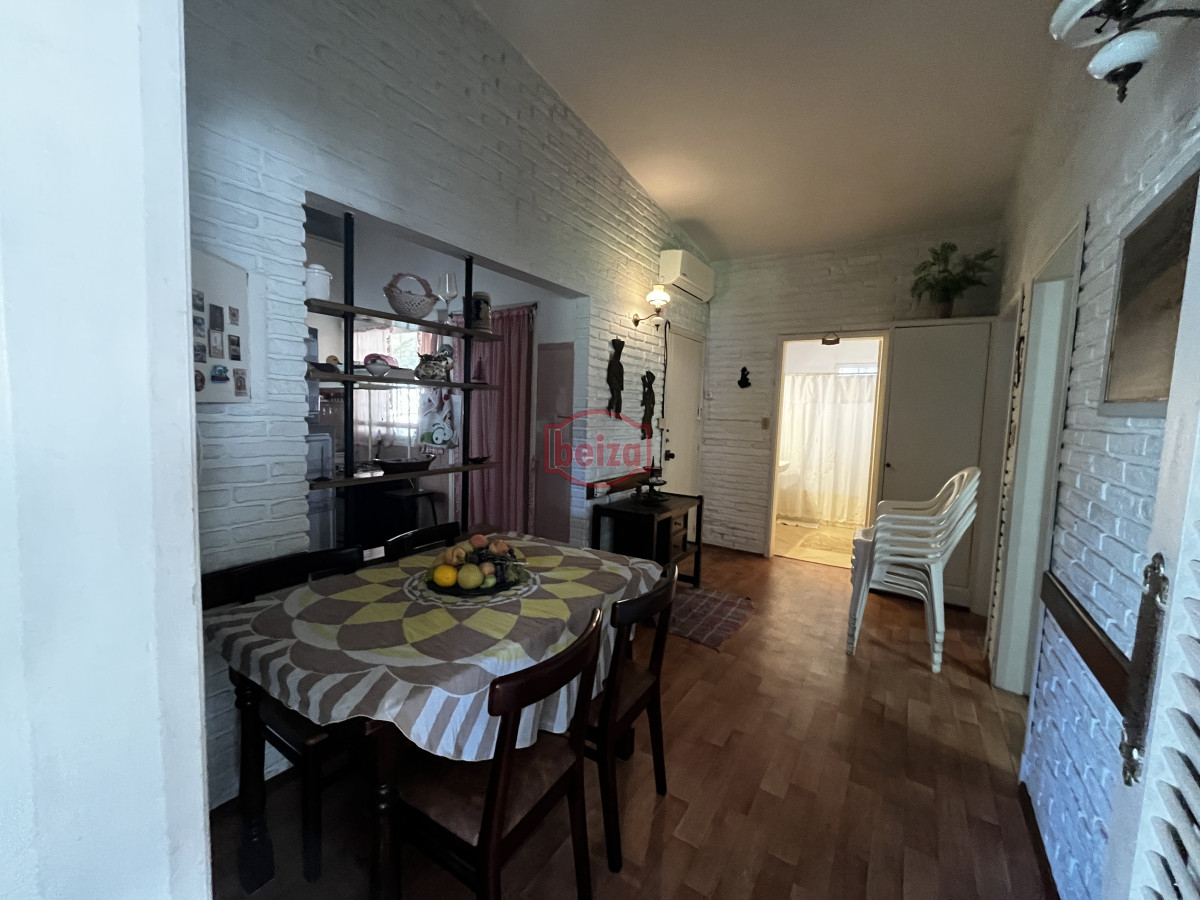 Casa ID.166889/Amplia-casa-de-7-dormitorios-en-Punta-del-Este - Venta casa sobre avenida Italia punta del este ideal inversores