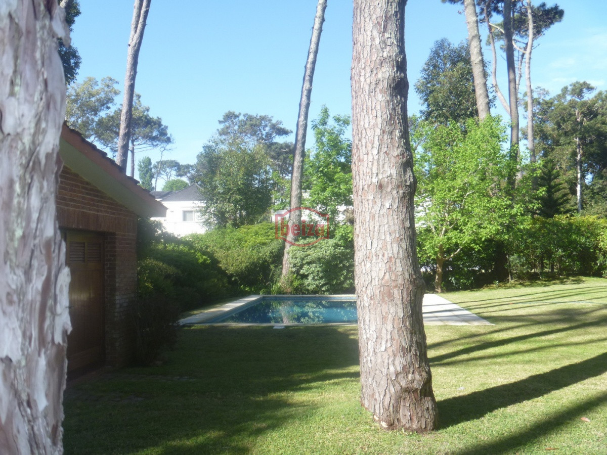 Casa ID.163123/Casa-en-Mansa,-3-dormitorios- - Casa en Mansa, 5 dormitorios *