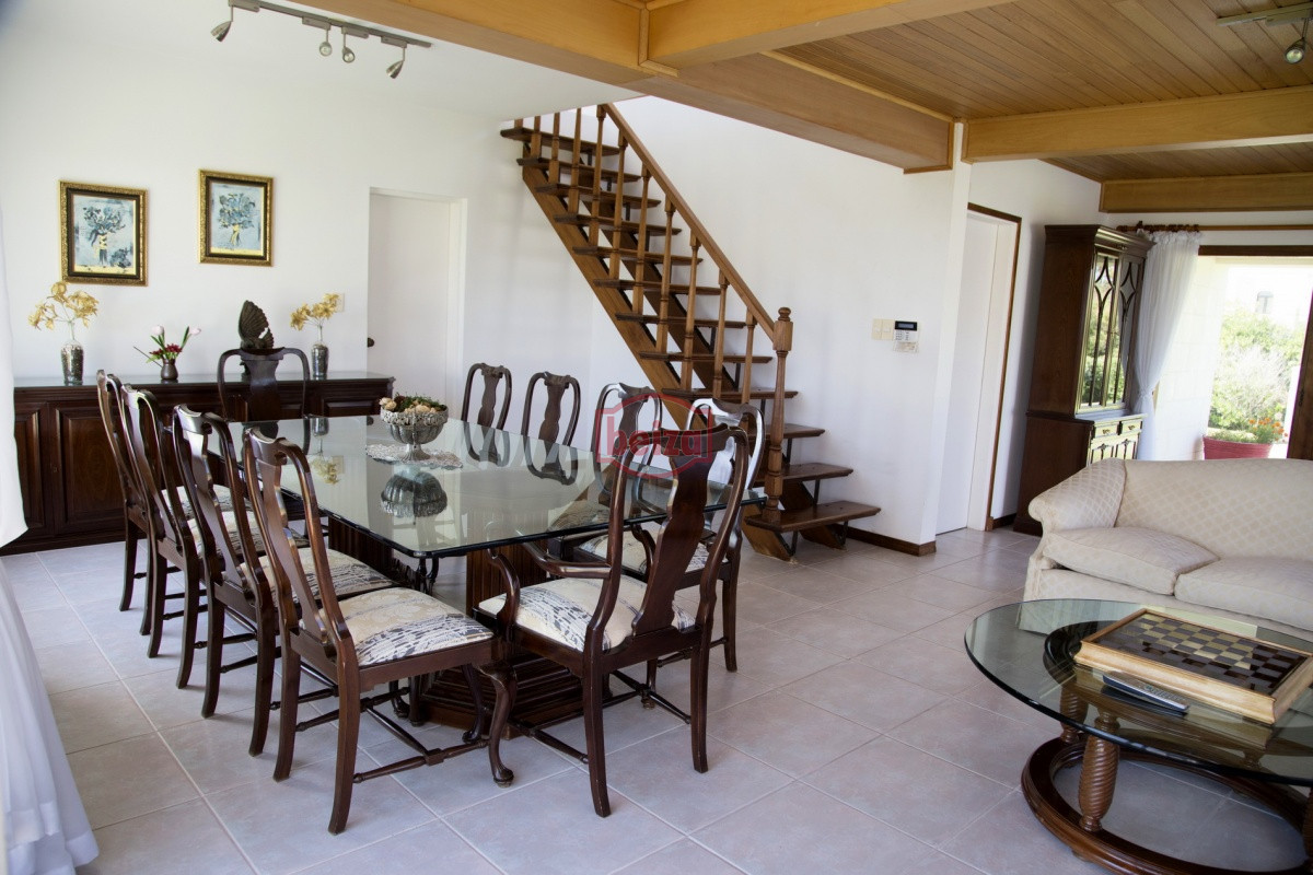 Casa ID.163770/Excelente-casa-moderna-en-Tio-tom,-pegada-al-mar - EXCLUSIVA PROPIEDAD Frente a la bahía, en lo alto y con una vista majestuosa al atardecer.