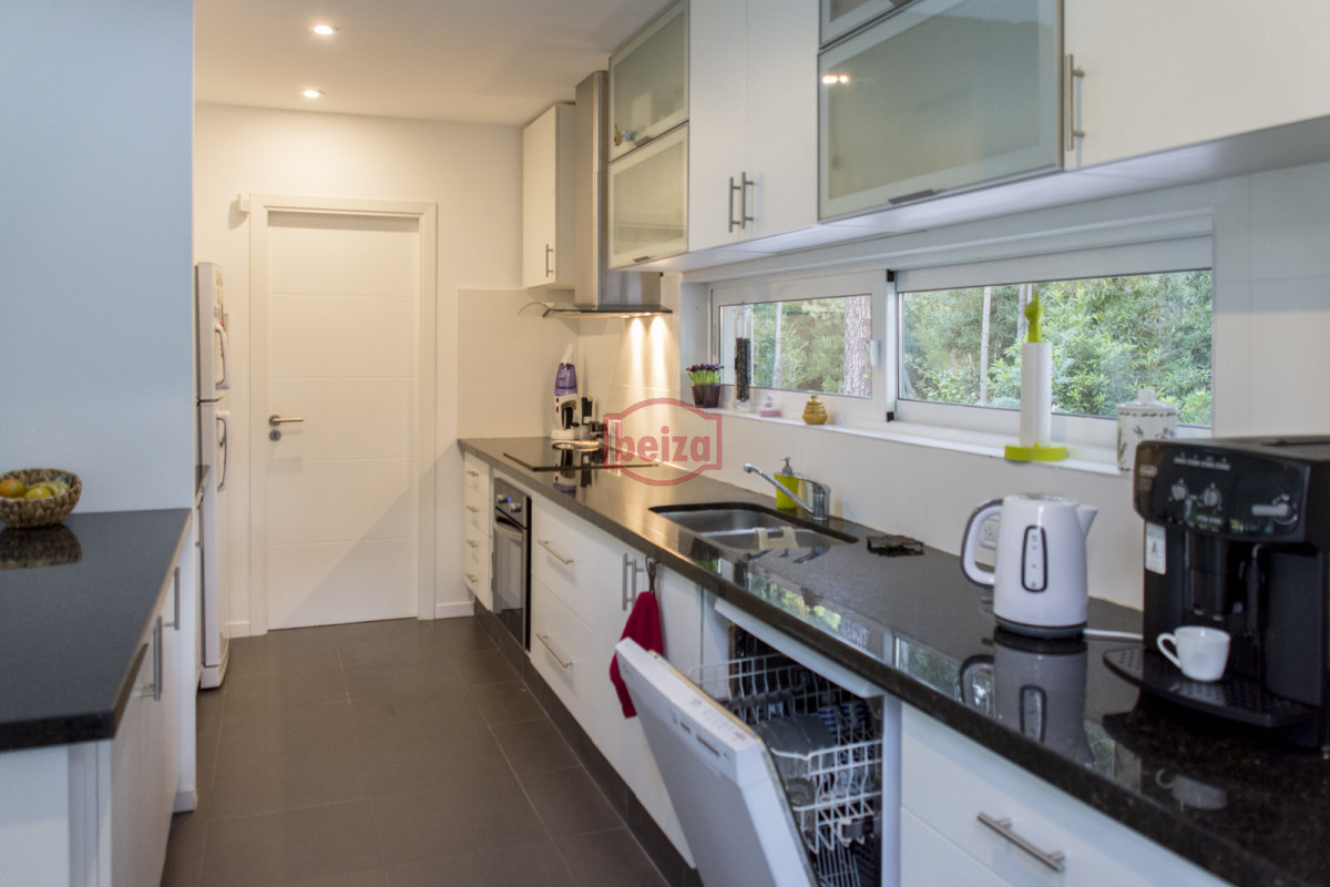 Casa ID.166395/Venta.-Playa-Mansa.-3-Dormitorios.-Excelente-calidad-constructiva. - ESPENDIDA CASA EN VENTA