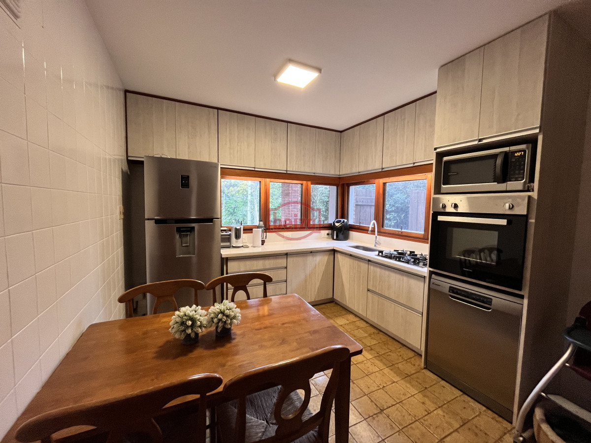 Casa ID.166879/Casa-de-3-Dormitorios-en-Manantiales - Alquiler casa 4 dormitorios a pasos del mar playa brava Punta del Este