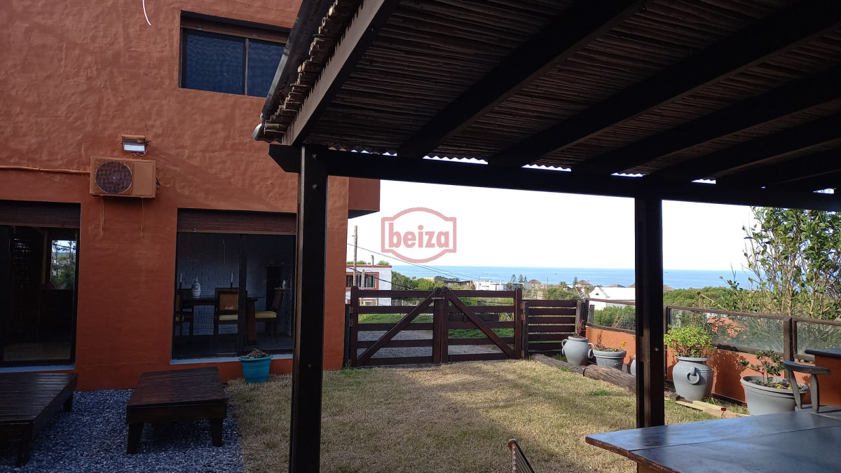 Casa ID.165180/Moderna-casa-en-barrio-privado - Casa en Punta Piedras 4 dormitorios