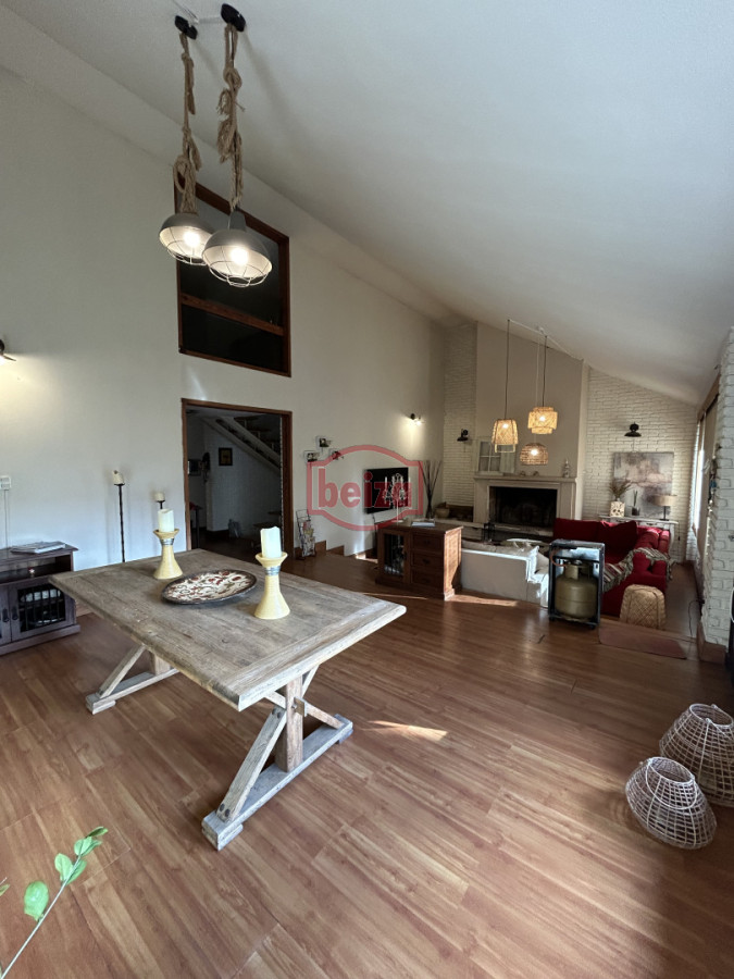 Casa ID.164834/Casa-en-Venta-de-5-dormitorios-en-San-Rafael-,-Punta-del-este- - Venta en Mansa de 4 dormitorios pileta