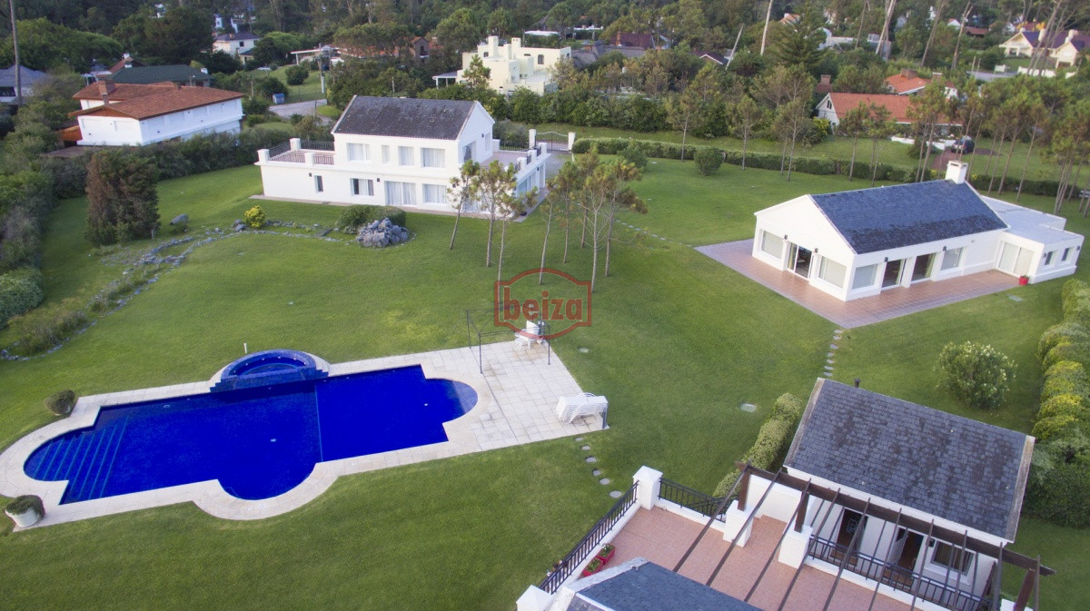 Casa ID.163770/Excelente-casa-moderna-en-Tio-tom,-pegada-al-mar - EXCLUSIVA PROPIEDAD Frente a la bahía, en lo alto y con una vista majestuosa al atardecer.