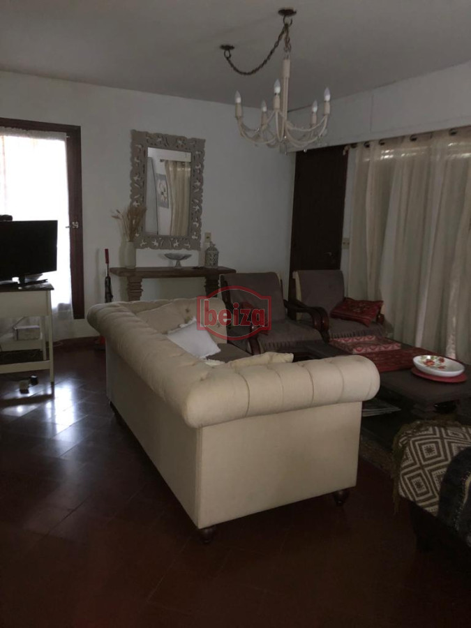 Casa ID.164788/Casa-en-Pinares,-2-dormitorios- - mansa una cuadra del mar