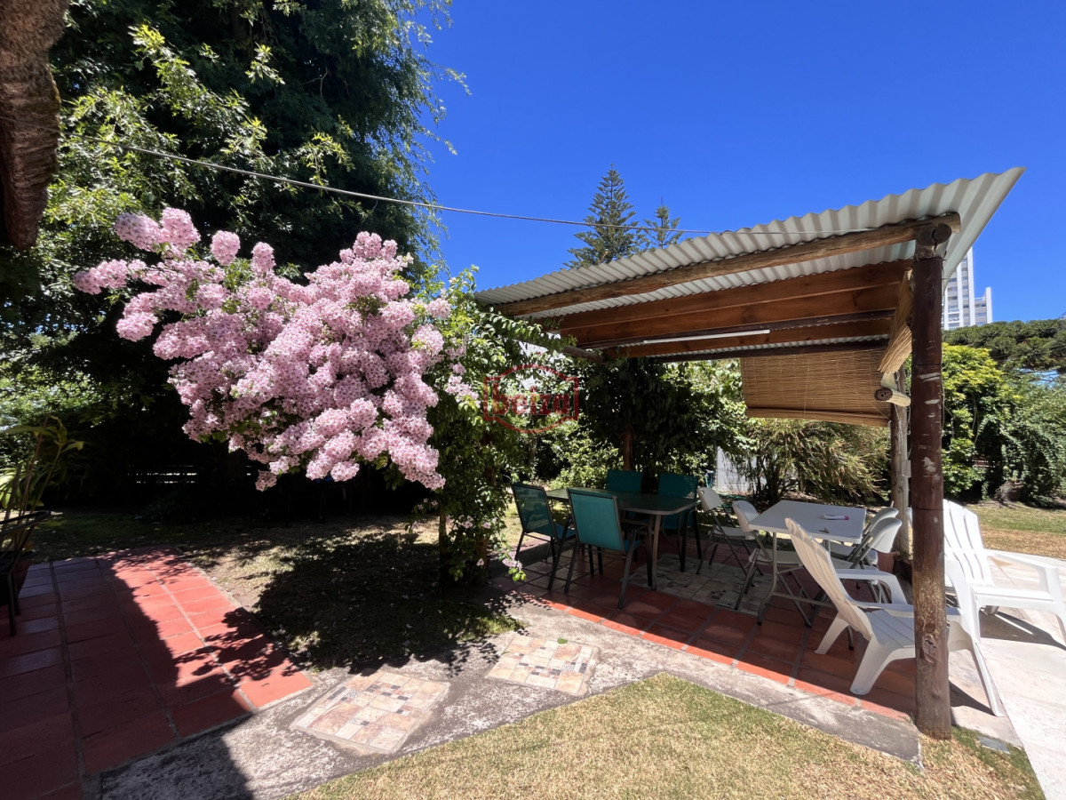 Casa ID.166894/CASA-EN-PROPIEDAD-HORIZONTAL,-EN-ZONA-DE-TIO-TOM - Venta casa 5 dormitorios Barrio Mónaco Punta del Este