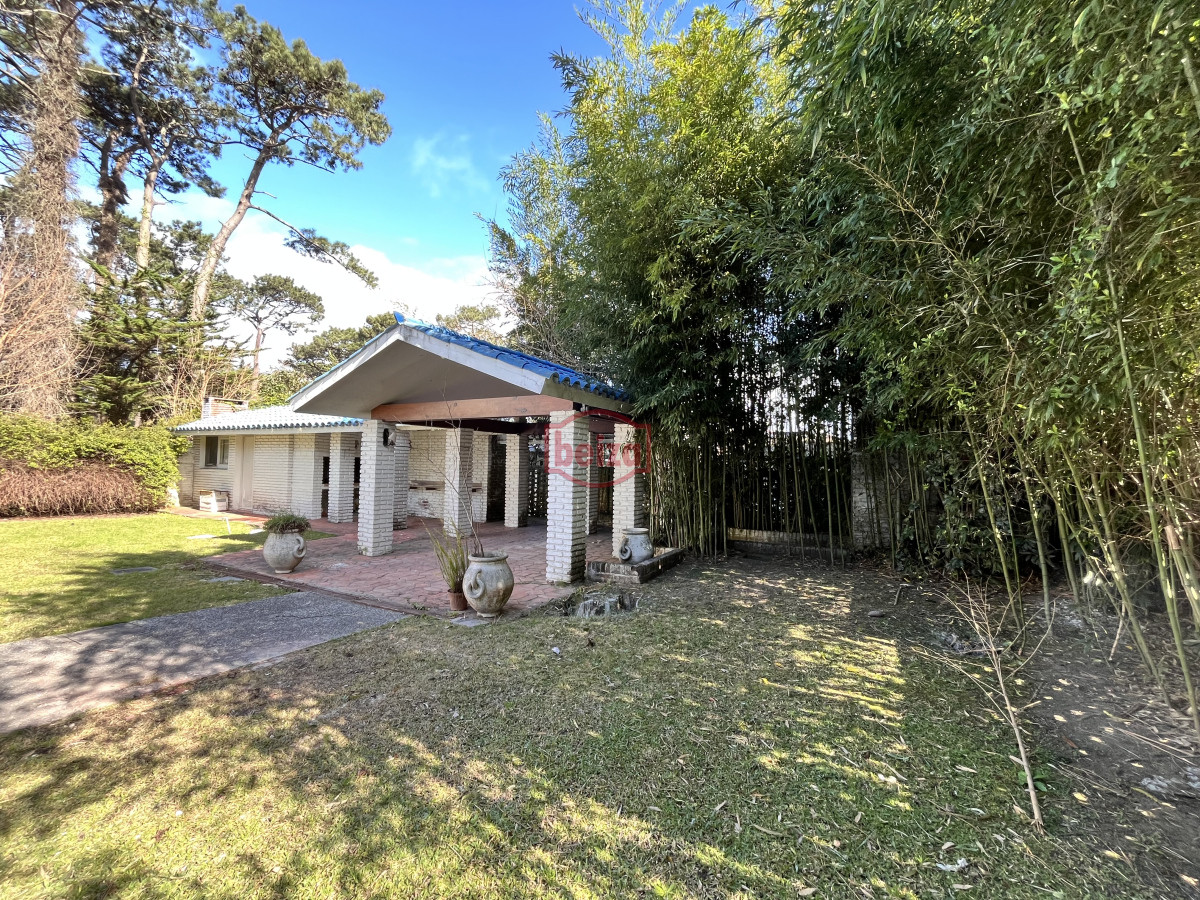Casa ID.166840/Venta-de-Casa-4-dormitorios-en-Portezuelo,-Punta-del-Este. - Venta casa 5 dormitorios en Playa Mansa Punta del Este